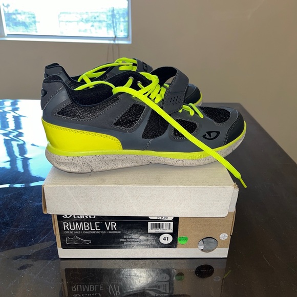 Giro cycling shoes. Never worn. Size M 8 (EU 41) - Picture 1 of 4